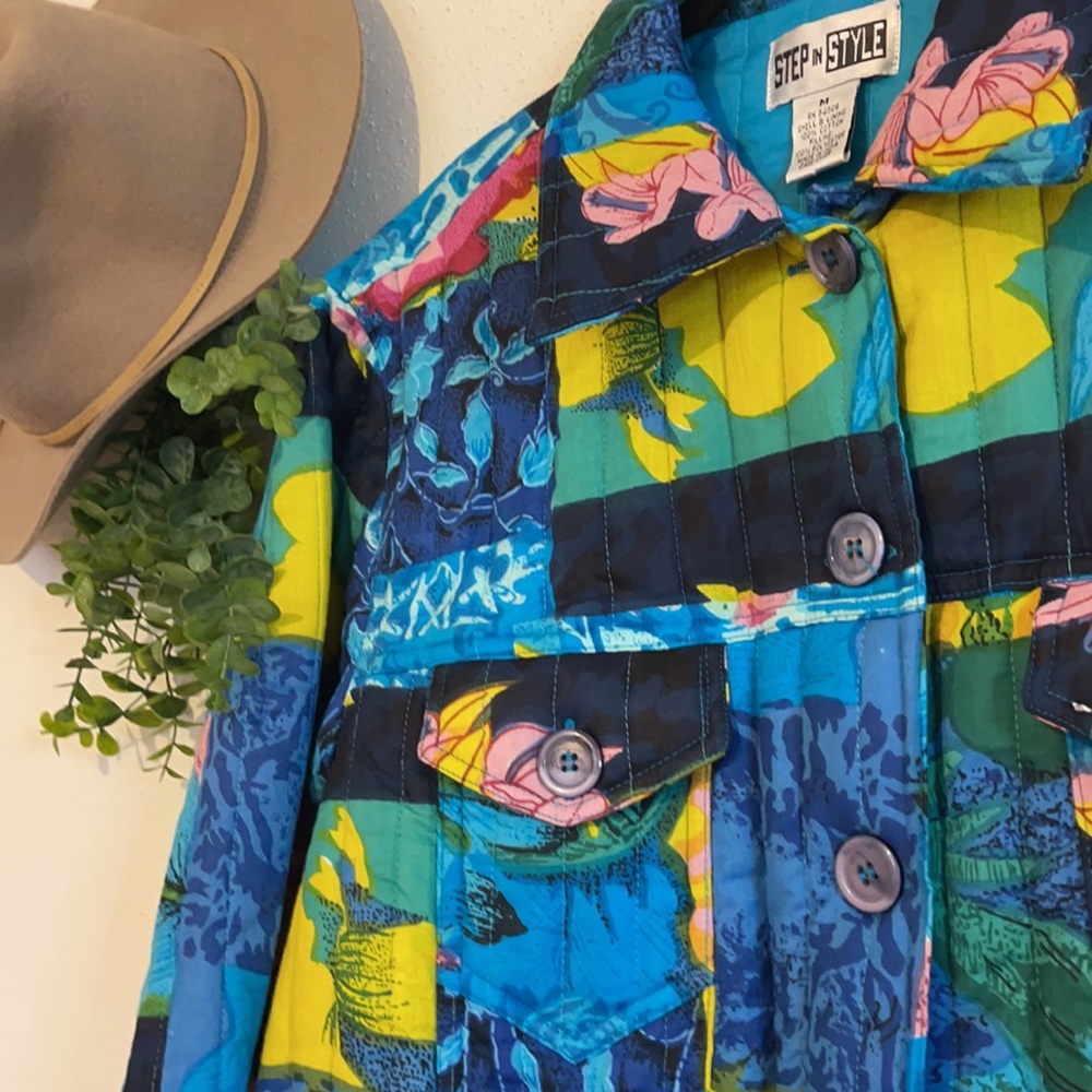 Step in Style Vintage Quilted Colorful Floral Button Up Granny Jacket Sz Medium - Picture 6 of 12